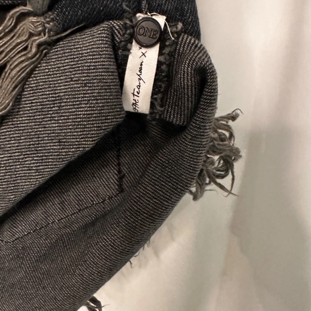 One X One Teaspoon Distressed Black Denim Shorts - Picture 14 of 16